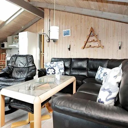 Holiday home Three-bedroom Holiday In Henne 13